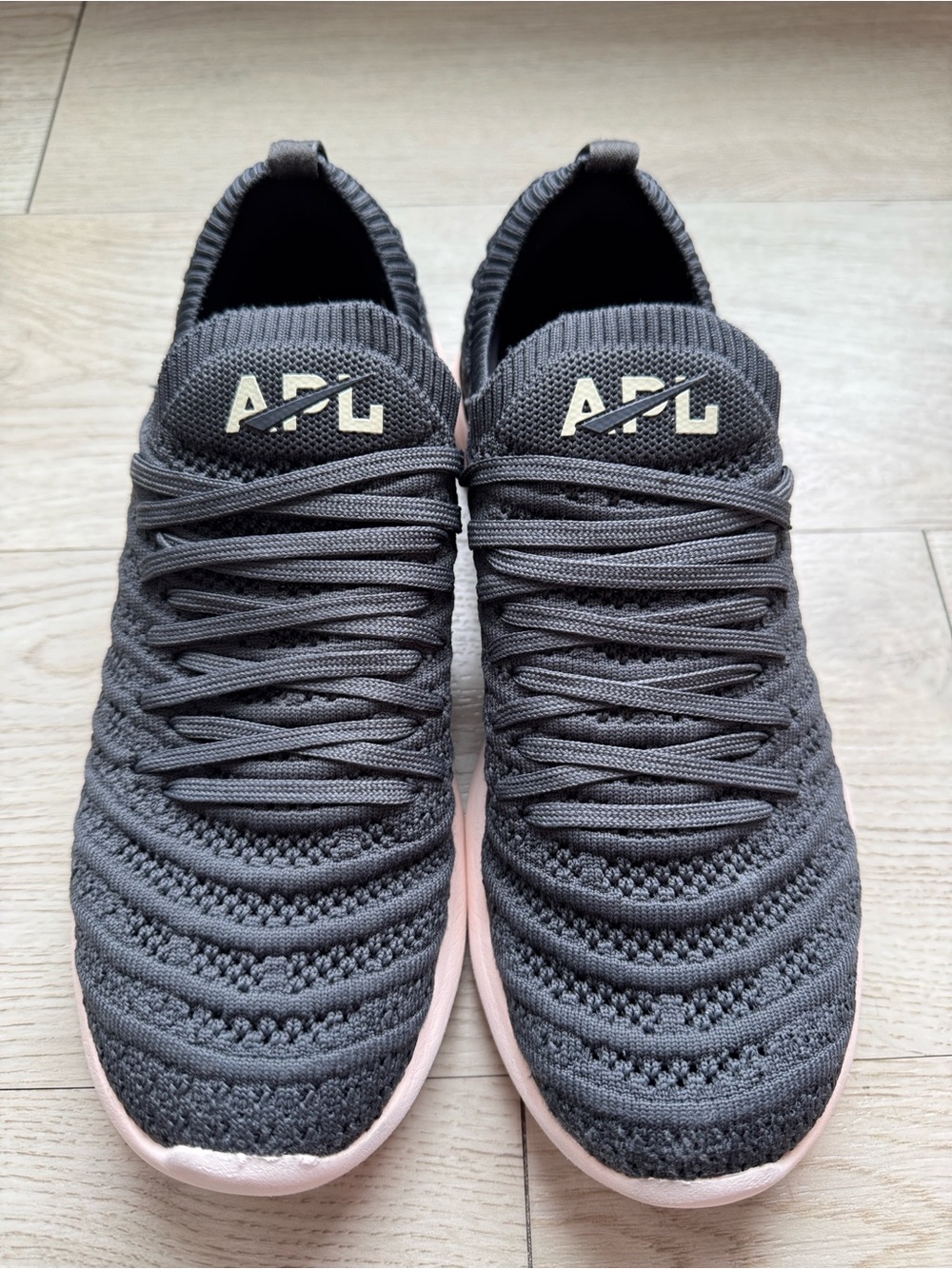 APL TechLoom Wave W Knit Sneakers Women’s Size 7 Gray Pink Athletic Shoes